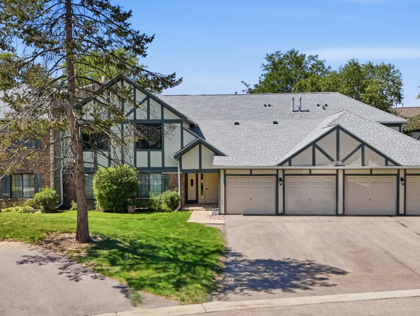 1952 N Hidden Creek Circle IL #7