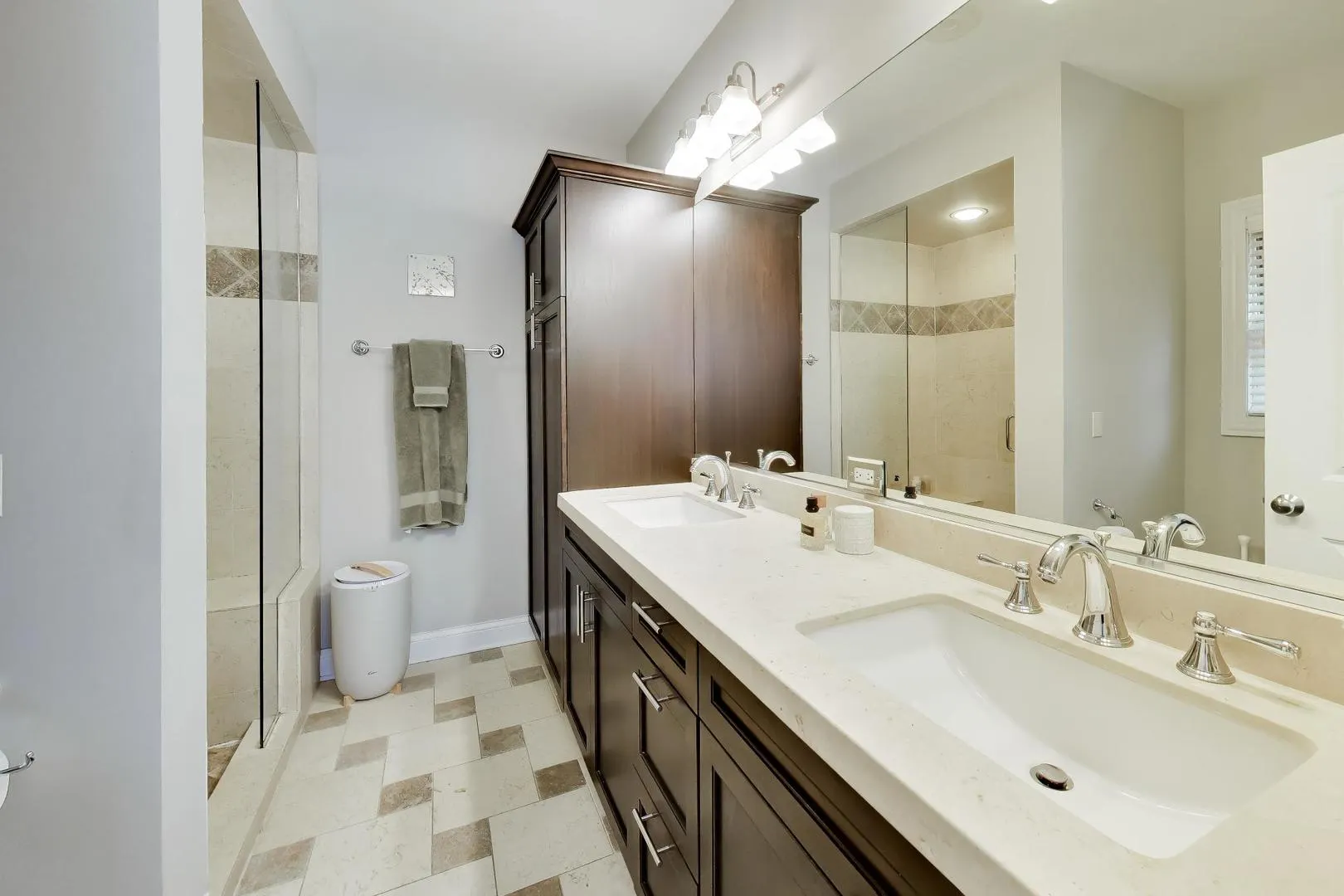 725 W Diversey Parkway IL #3W