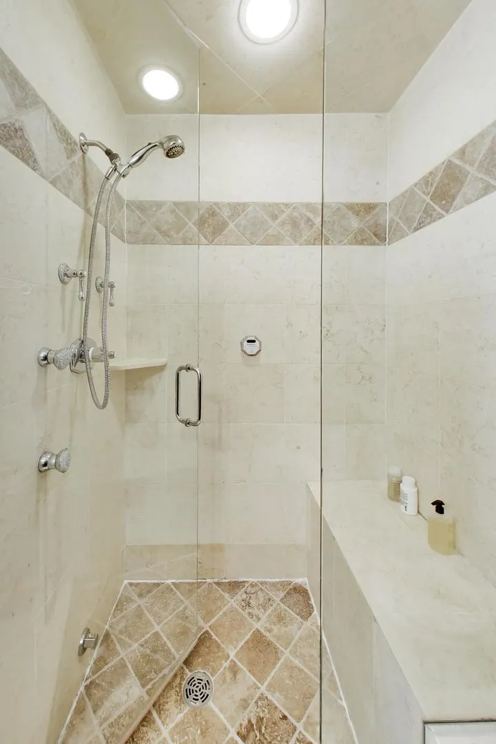 725 W Diversey Parkway IL #3W