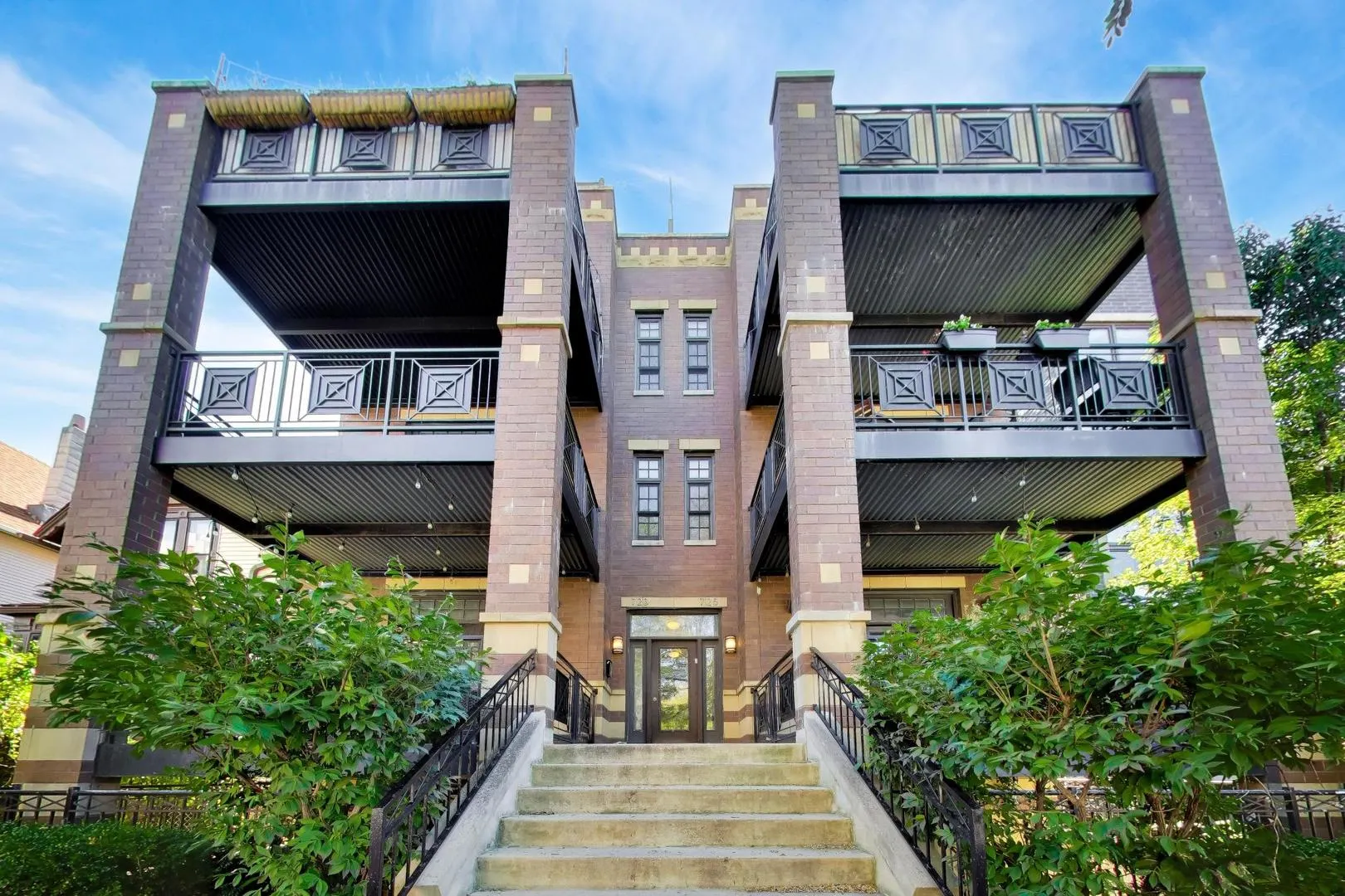 725 W Diversey Parkway IL #3W