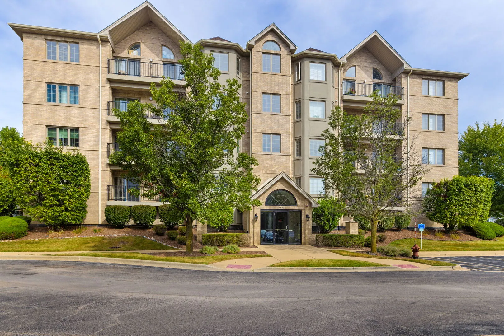 8505 Woodward Avenue IL #202