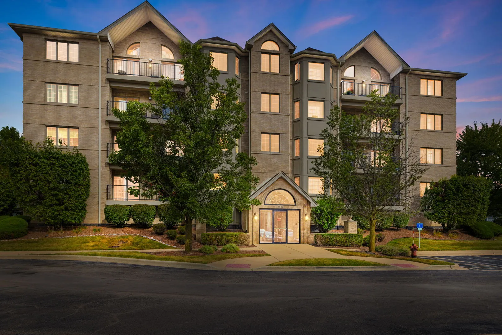 8505 Woodward Avenue IL #202