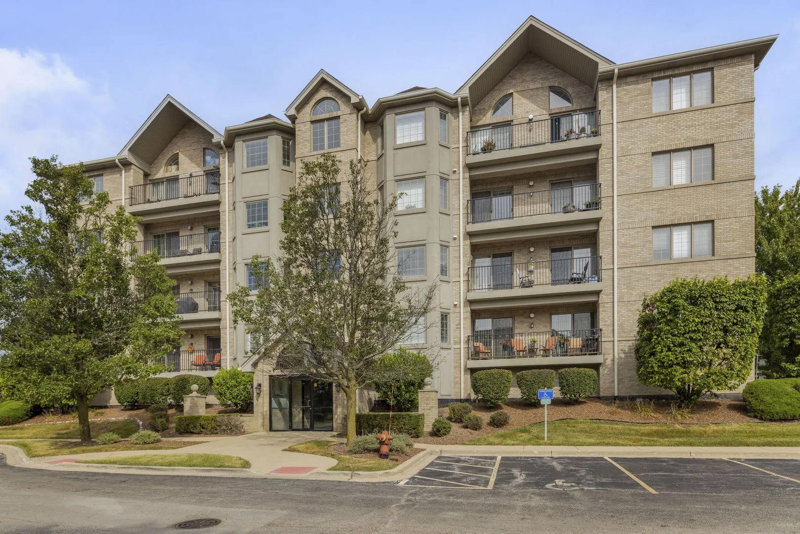 8505 Woodward Avenue IL #202