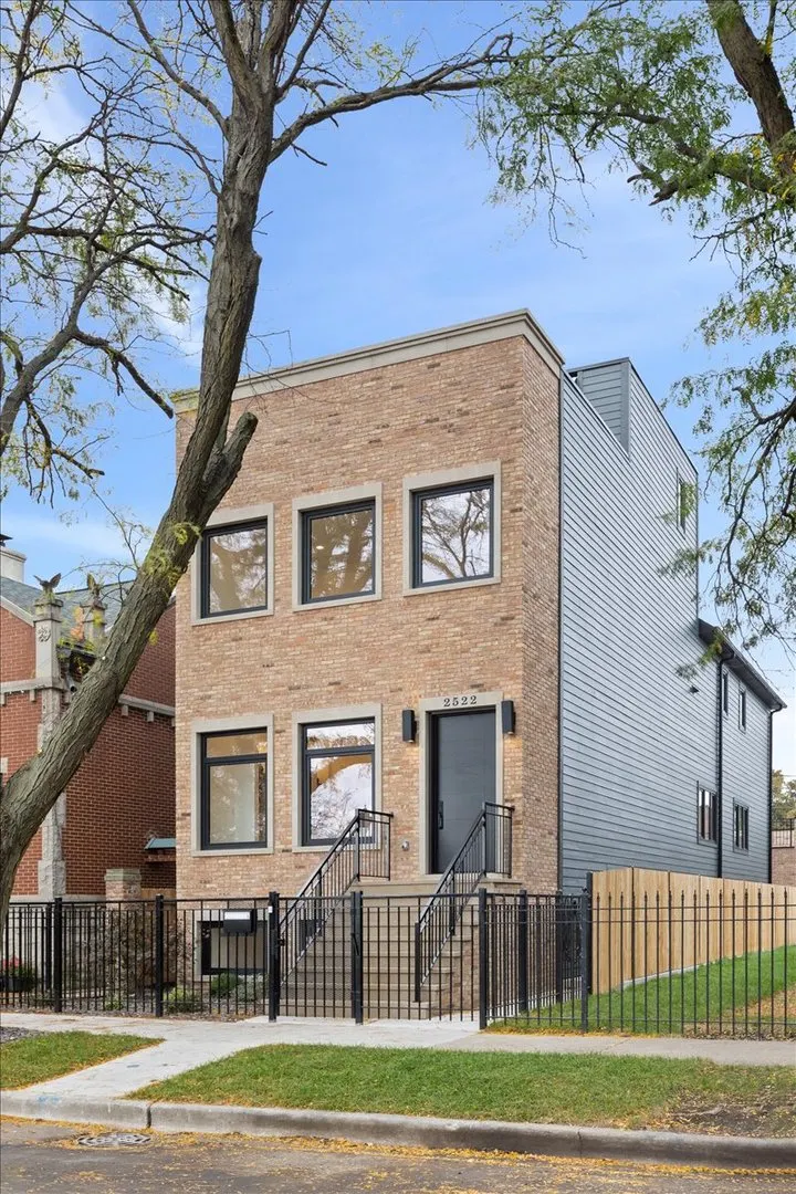 2522 W Huron Street IL
