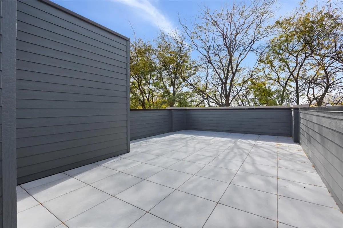 2522 W Huron Street IL