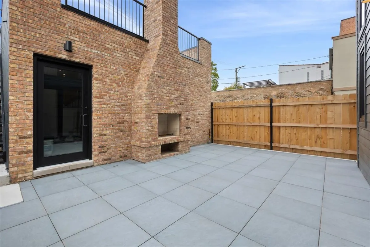 2522 W Huron Street IL