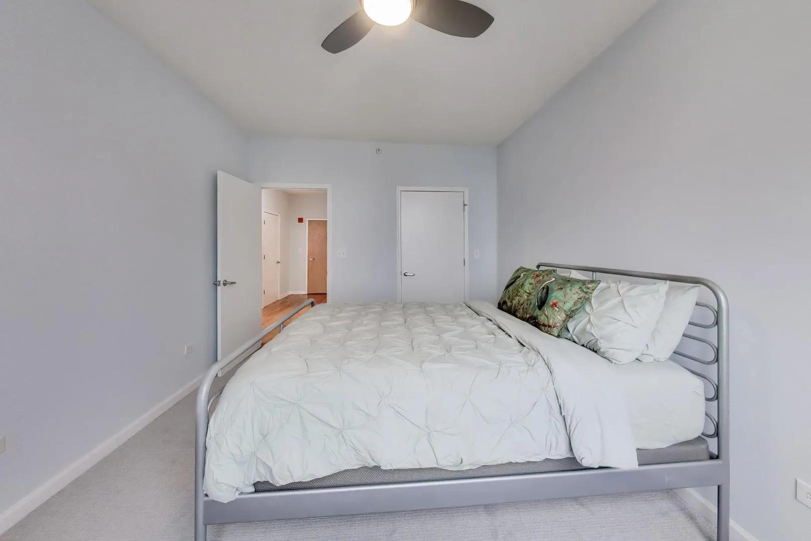 1717 S Prairie Avenue IL #1907