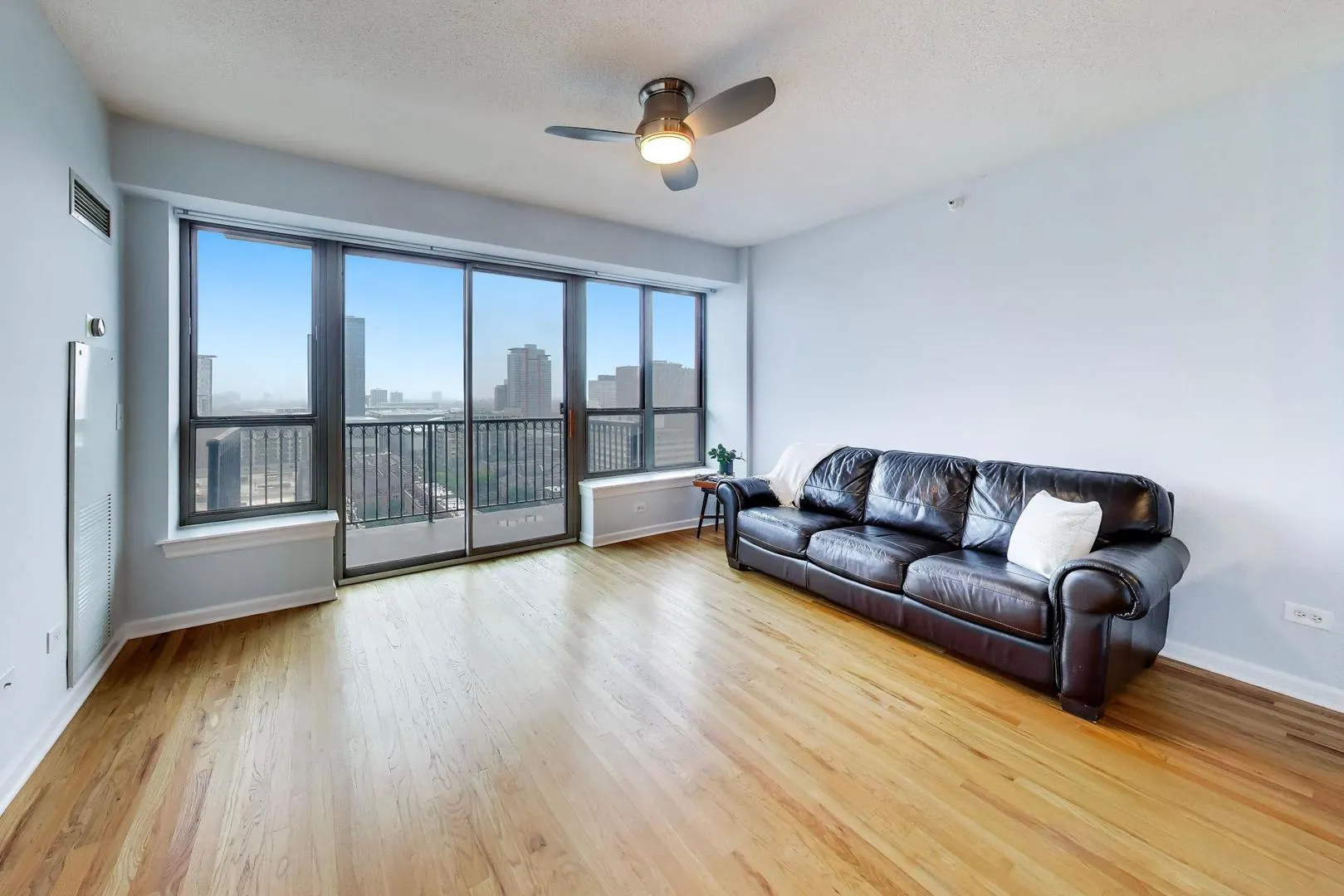 1717 S Prairie Avenue IL #1907