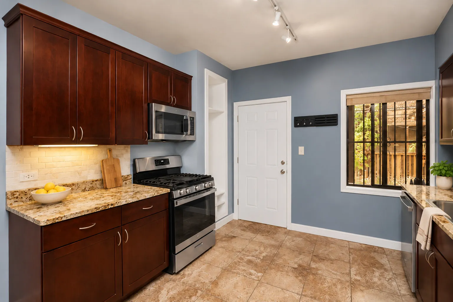 810 W Lakeside Place IL #107