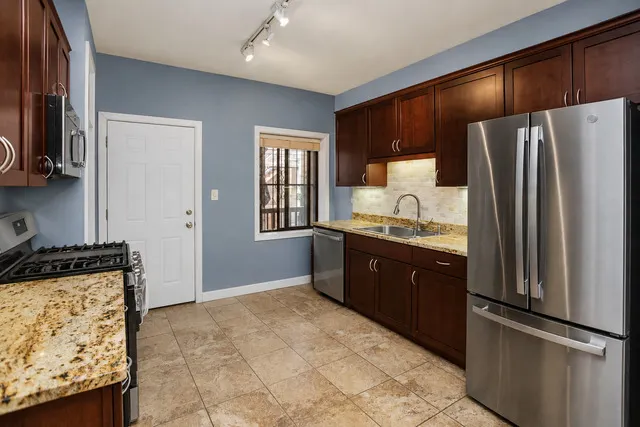 810 W Lakeside Place IL #107