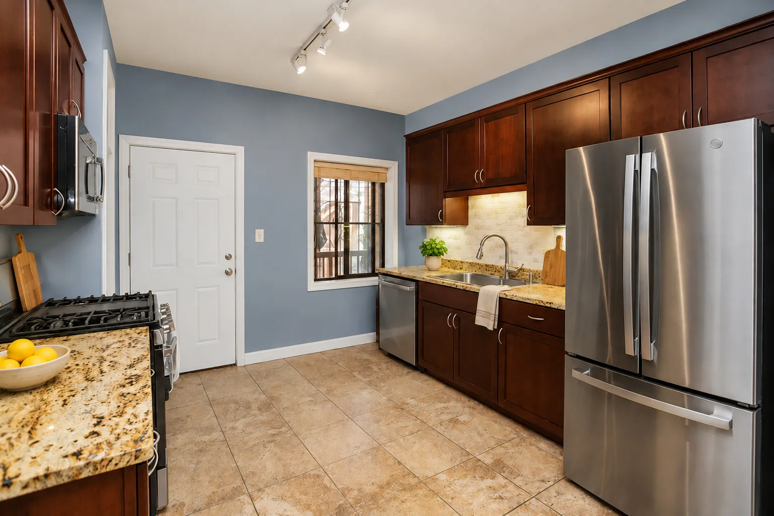 810 W Lakeside Place IL #107