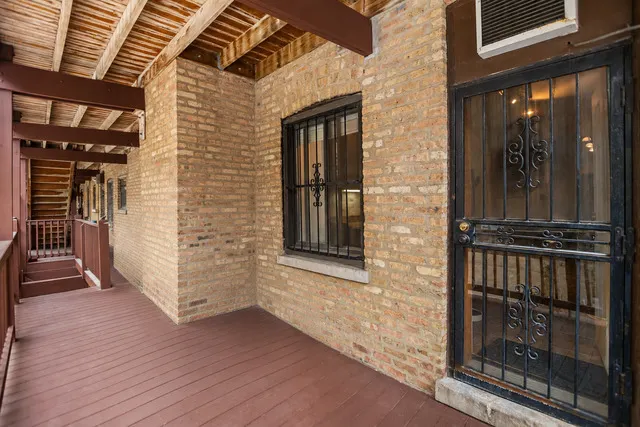 810 W Lakeside Place IL #107