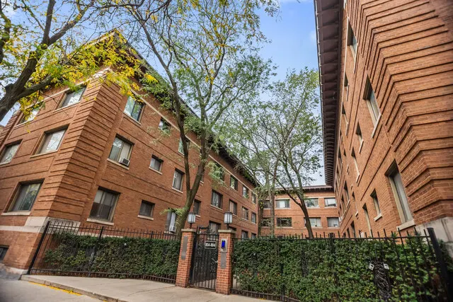 810 W Lakeside Place IL #107