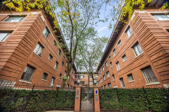 810 W Lakeside Place IL #107