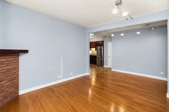 810 W Lakeside Place IL #107
