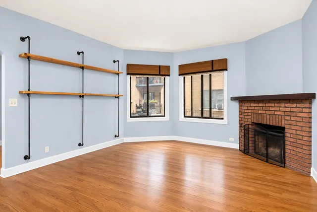 810 W Lakeside Place IL #107