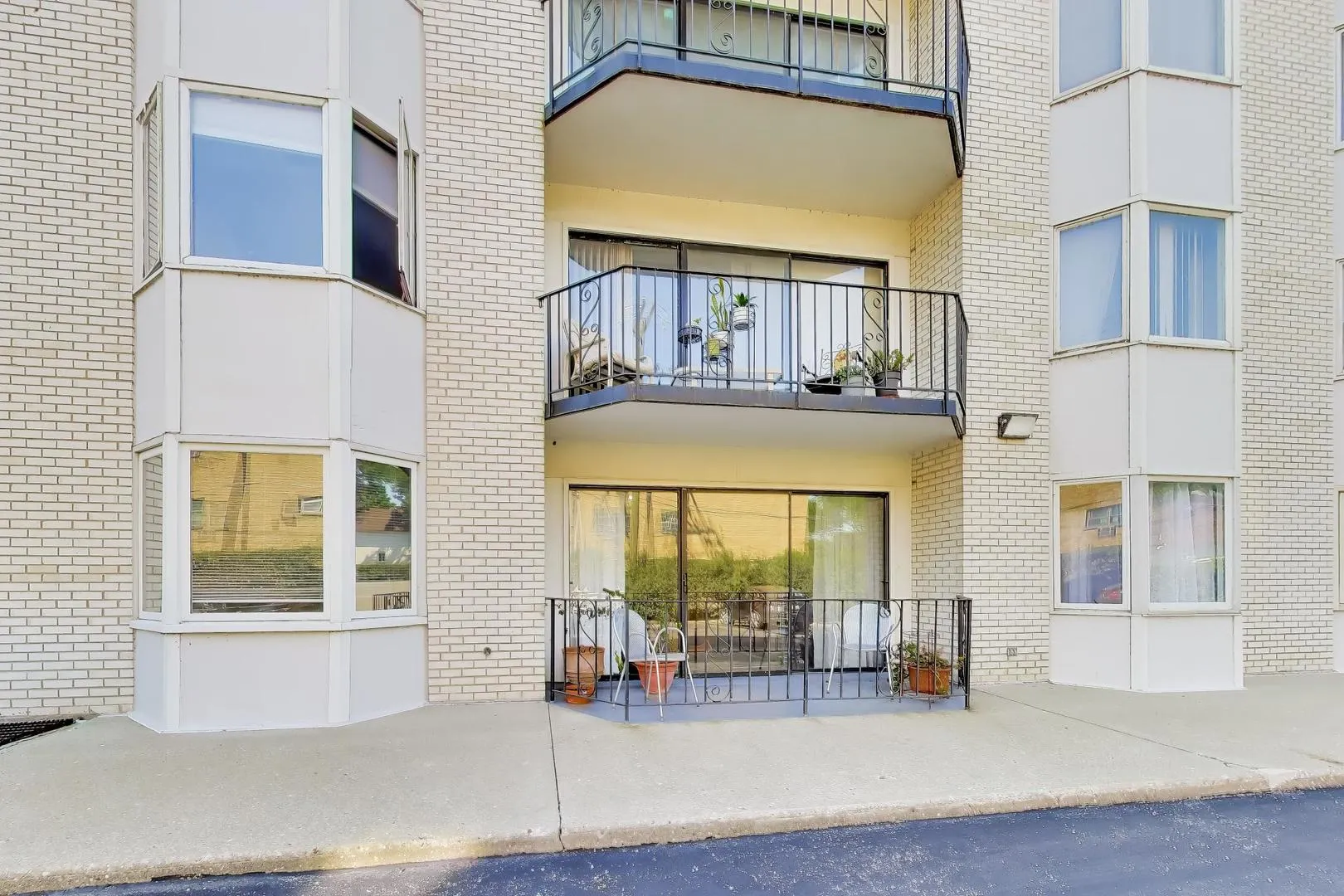 235 Ridge Road IL #1F