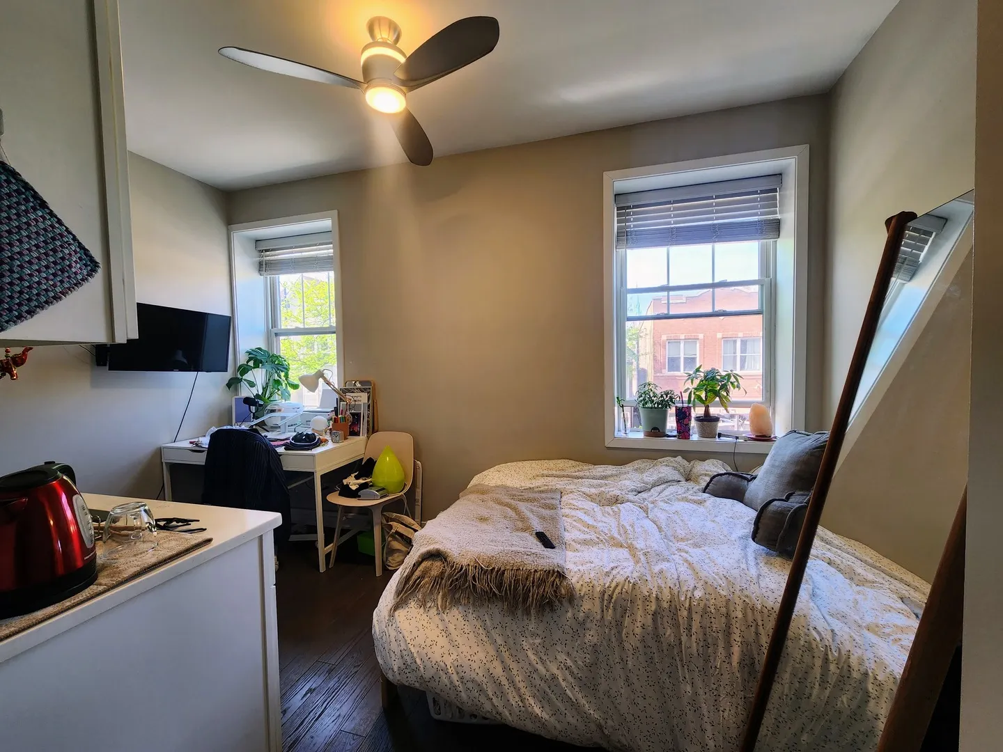 1409 W Diversey Parkway IL #307