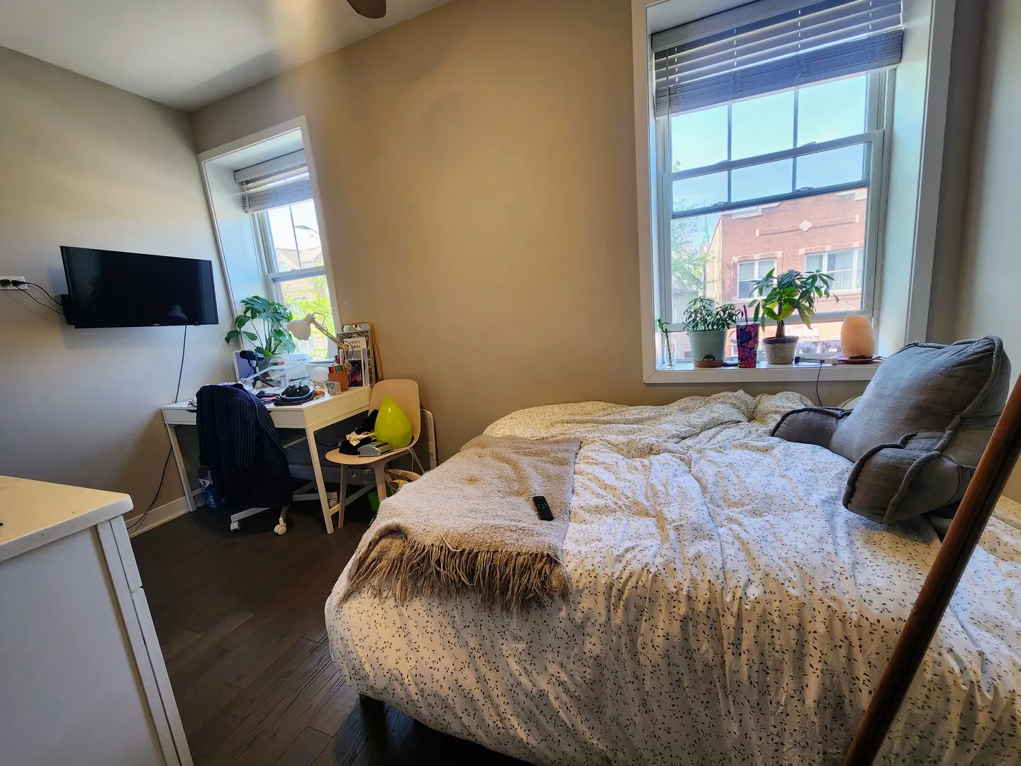 1409 W Diversey Parkway IL #307