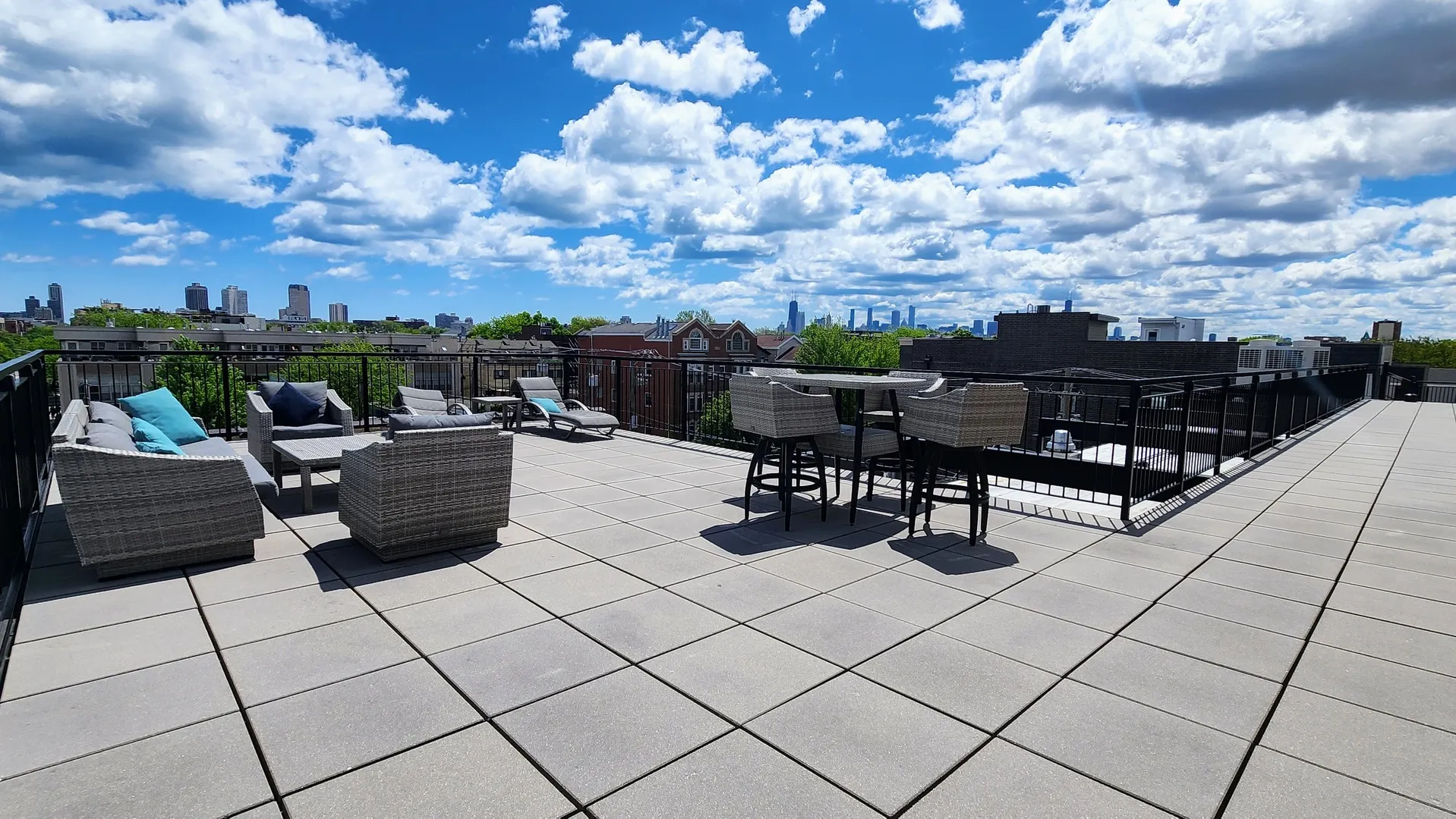 1409 W Diversey Parkway IL #307