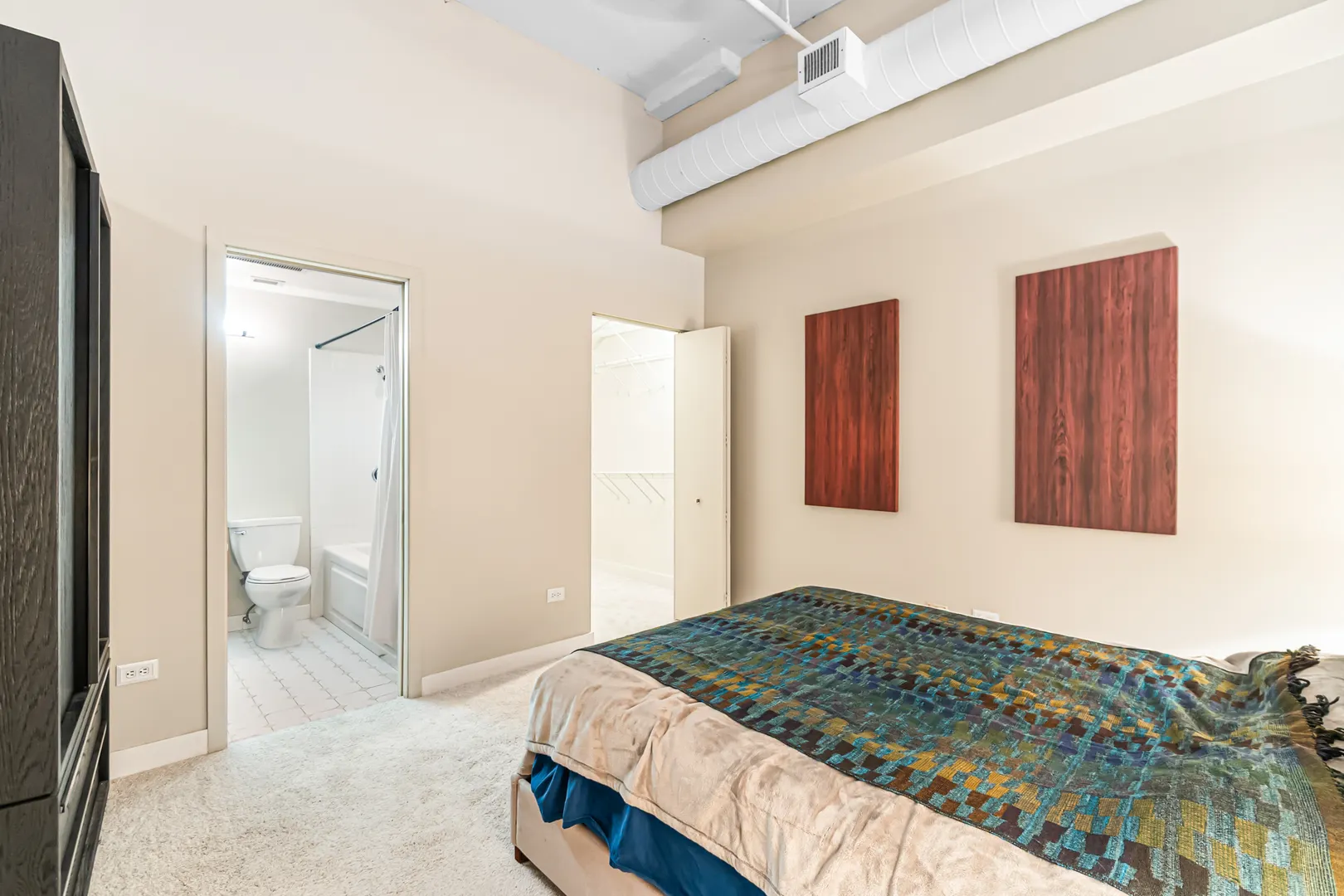 333 W HUBBARD Street IL #604
