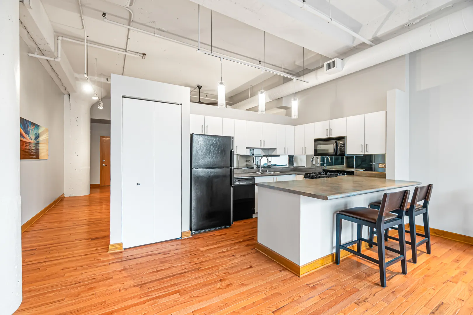 333 W HUBBARD Street IL #604