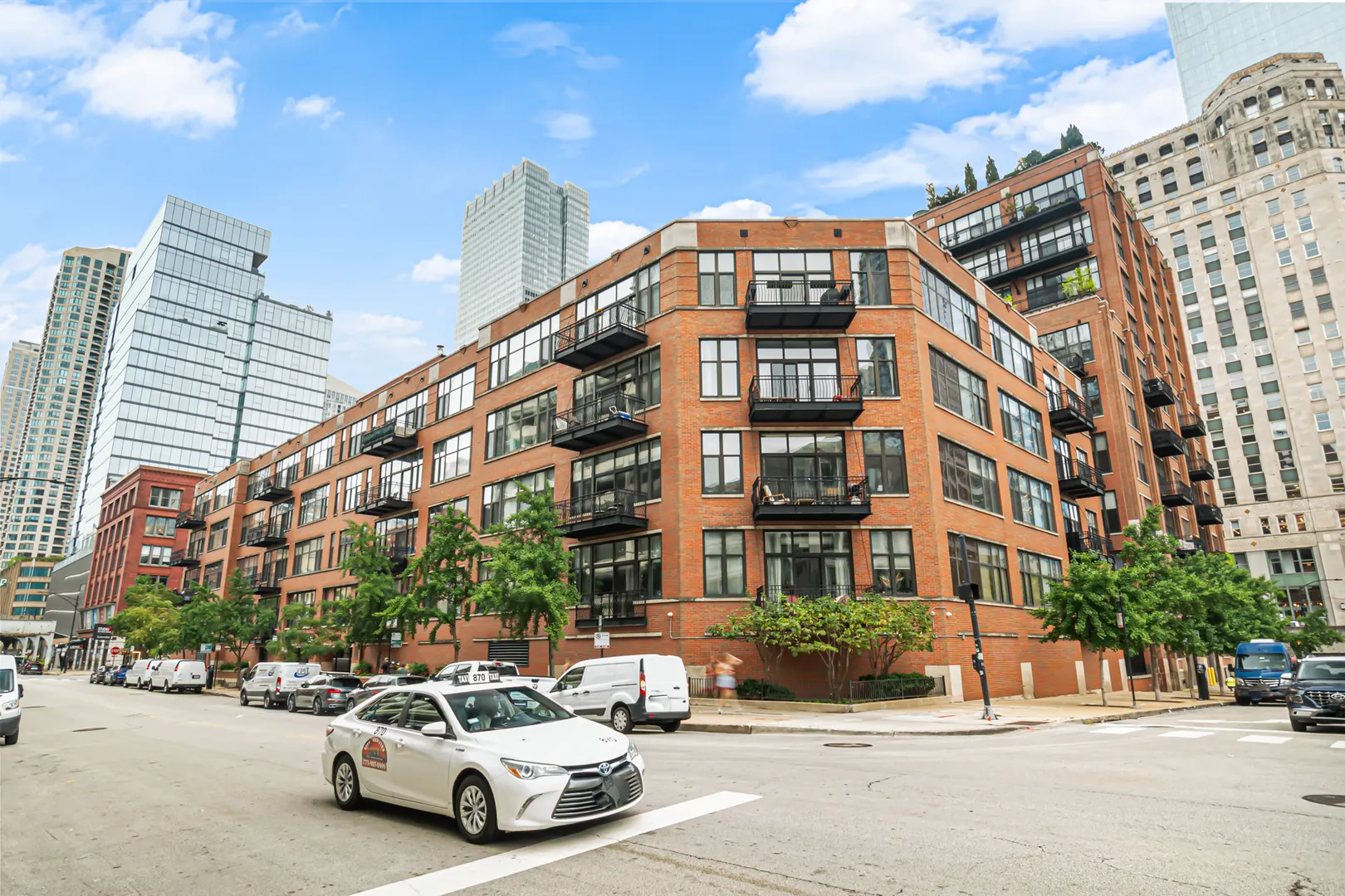 333 W HUBBARD Street IL #604