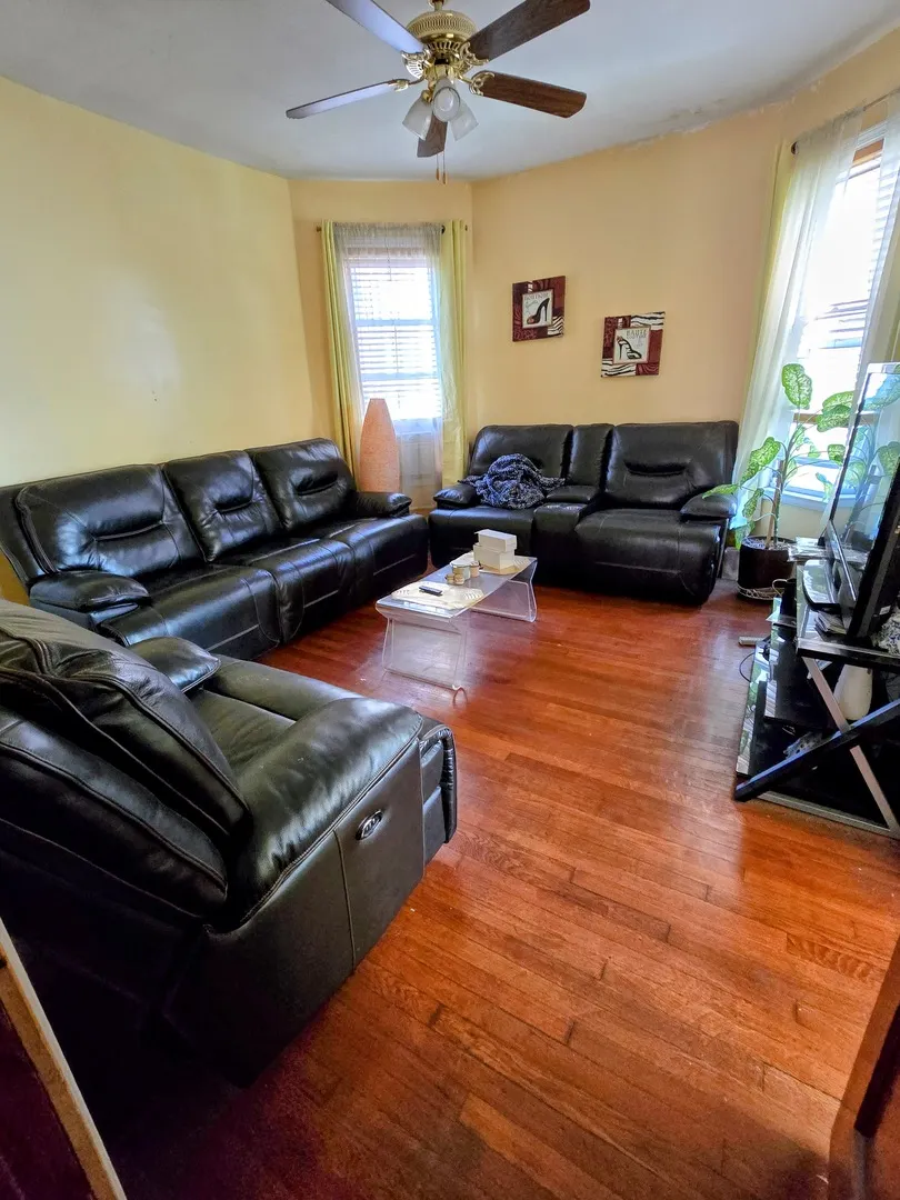 4722 W West End Avenue IL