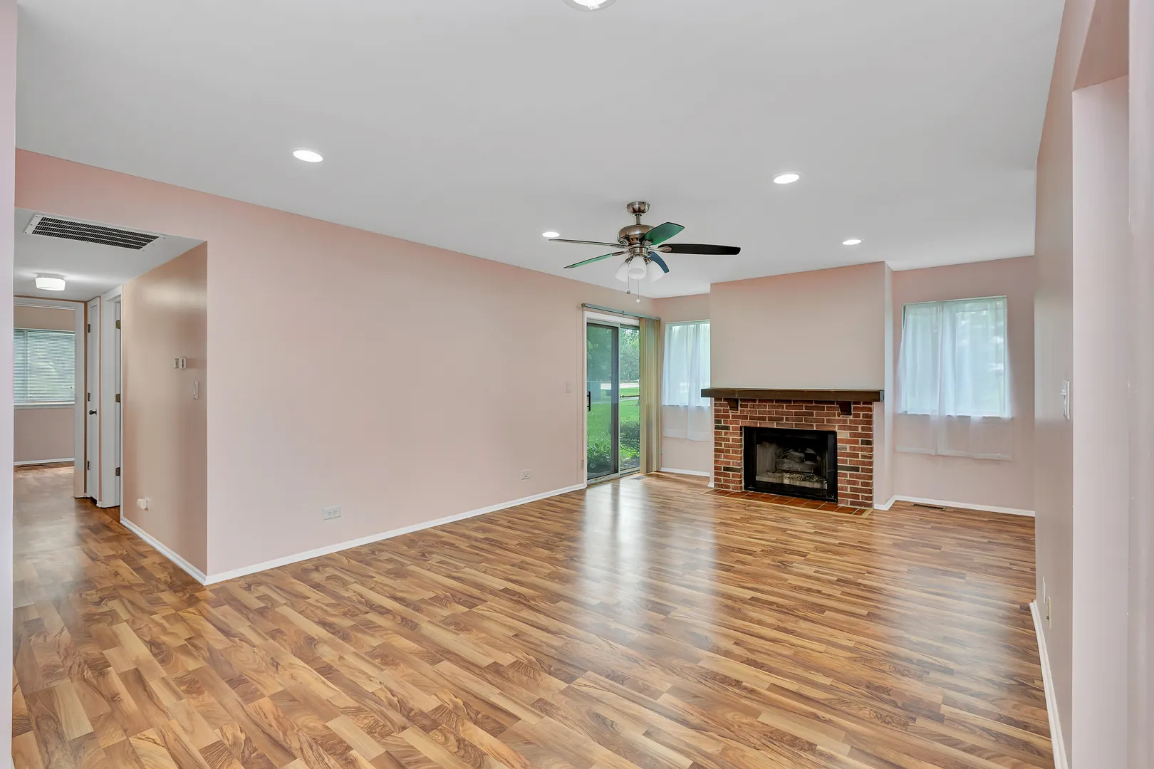 603 Eastview Court IL #Z1