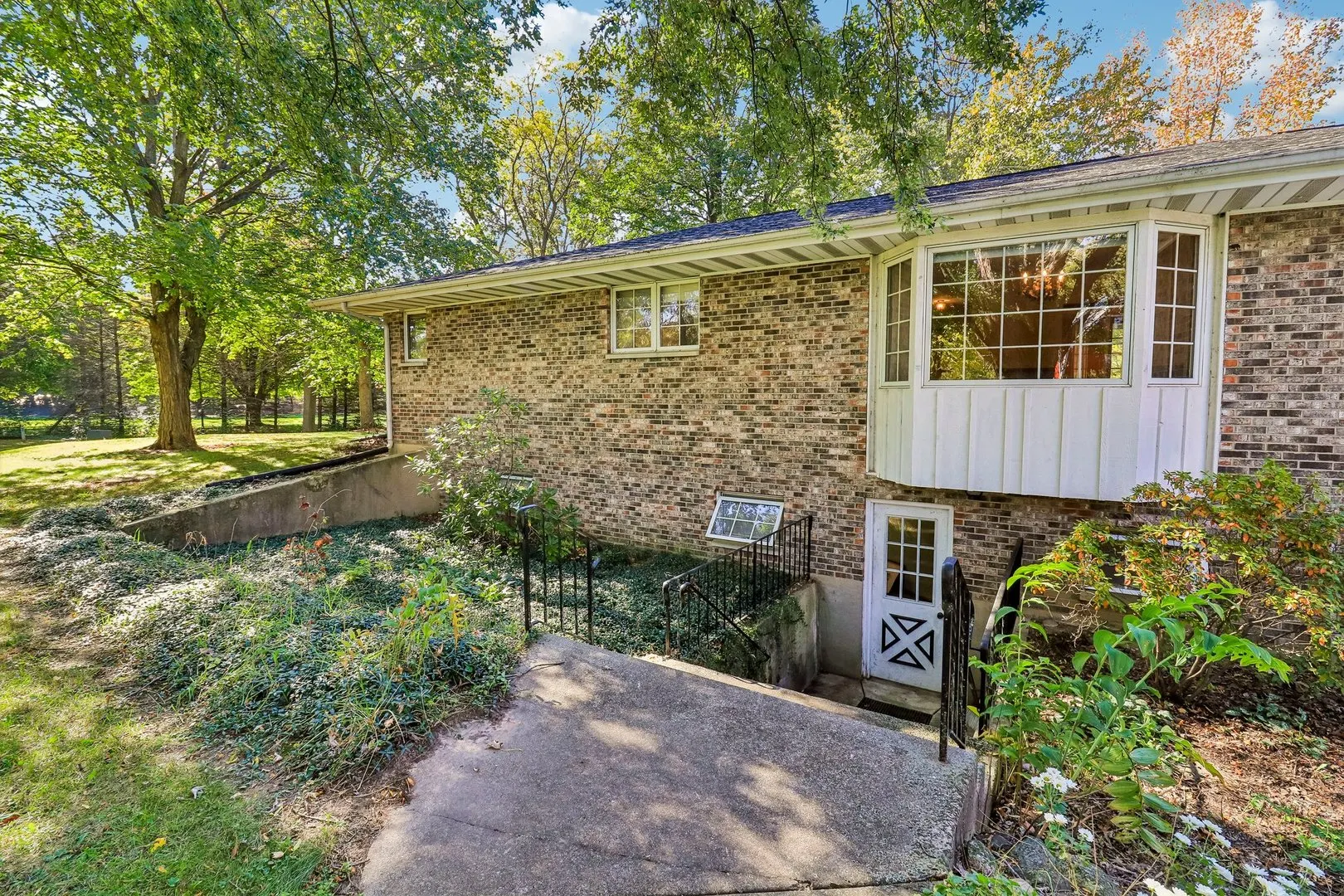 9516 N Clark Road IL