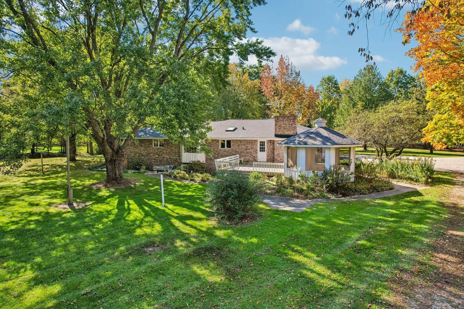 9516 N Clark Road IL