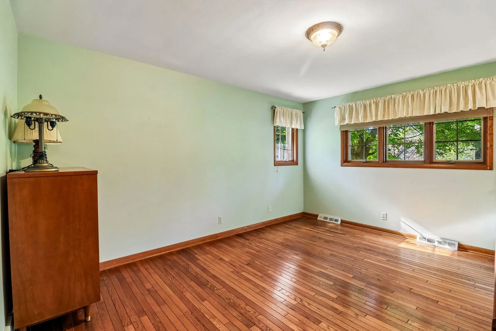 9516 N Clark Road IL