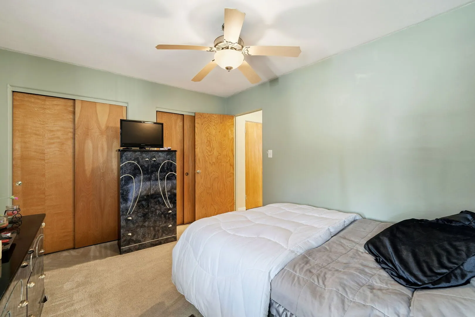 1609 Howard Street IL #2