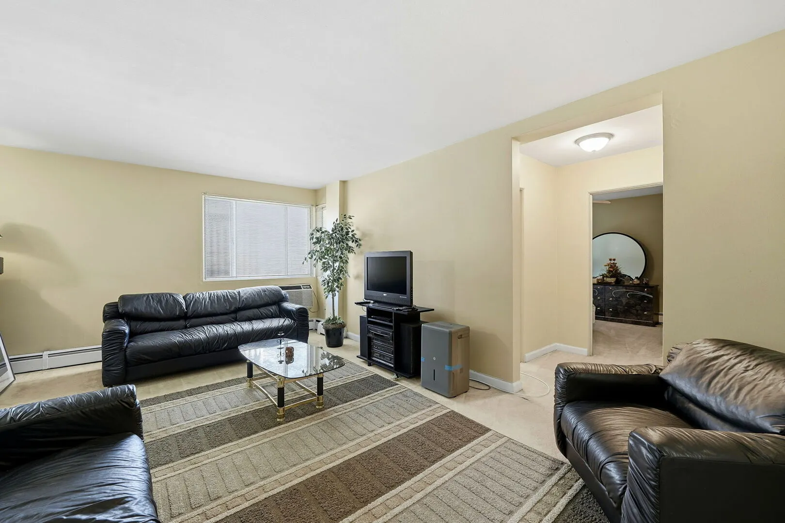 1609 Howard Street IL #2