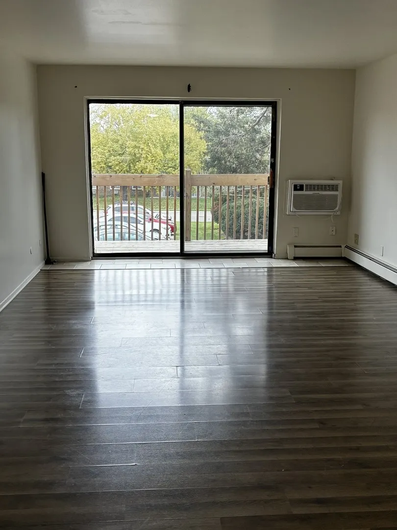 33 S Shaddle Avenue IL #212