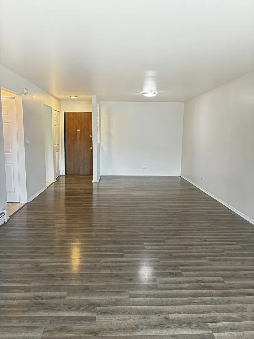 33 S Shaddle Avenue IL #212