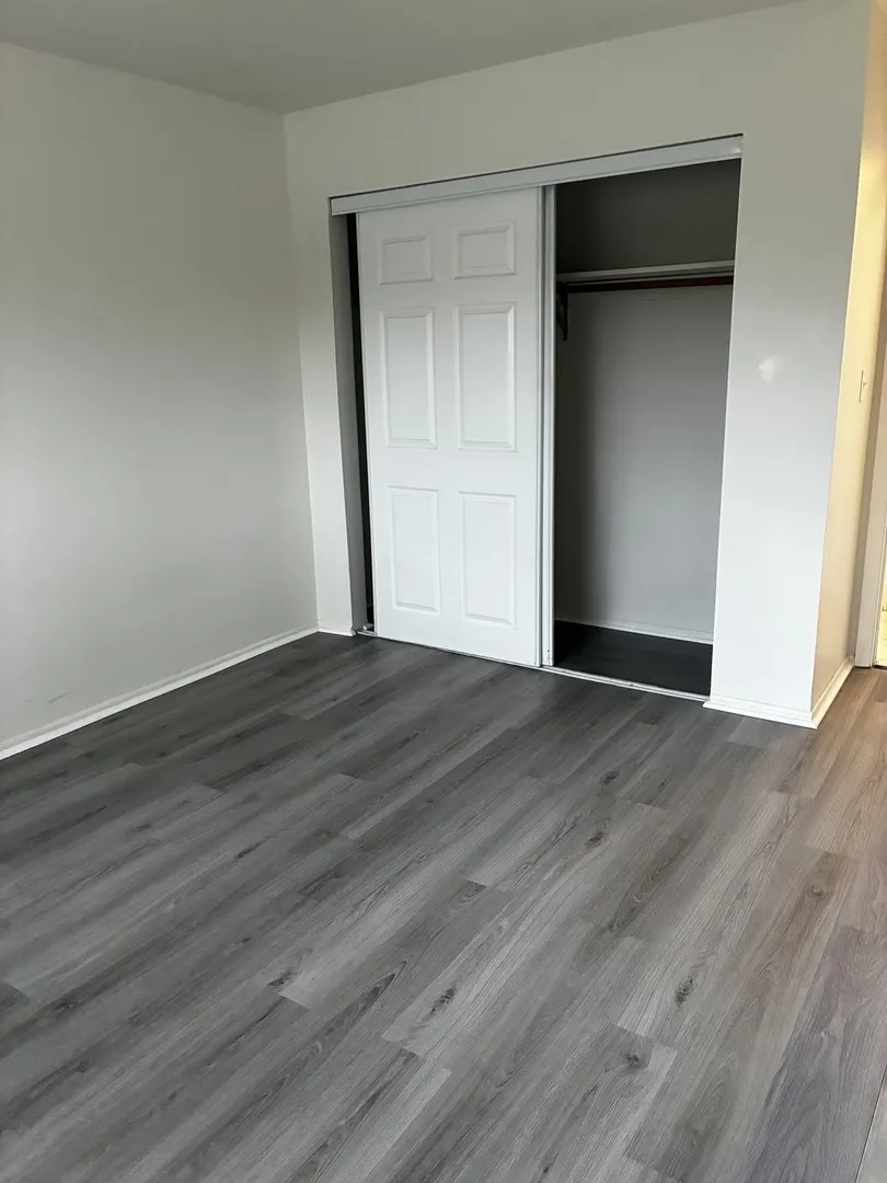 33 S Shaddle Avenue IL #212