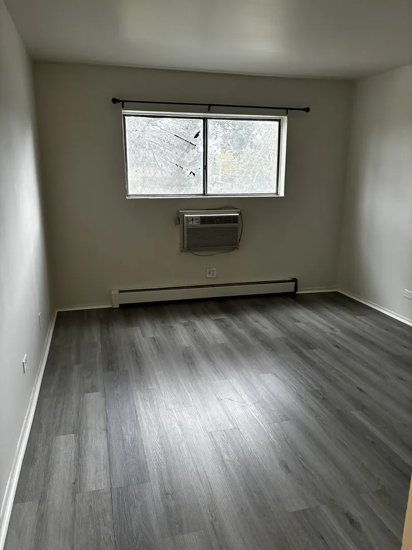 33 S Shaddle Avenue IL #212