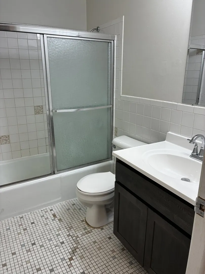 33 S Shaddle Avenue IL #212