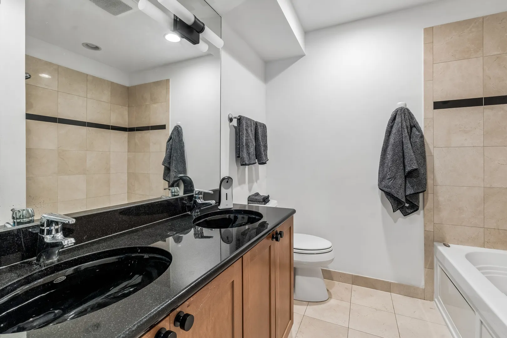 875 N Milwaukee Avenue IL #2S