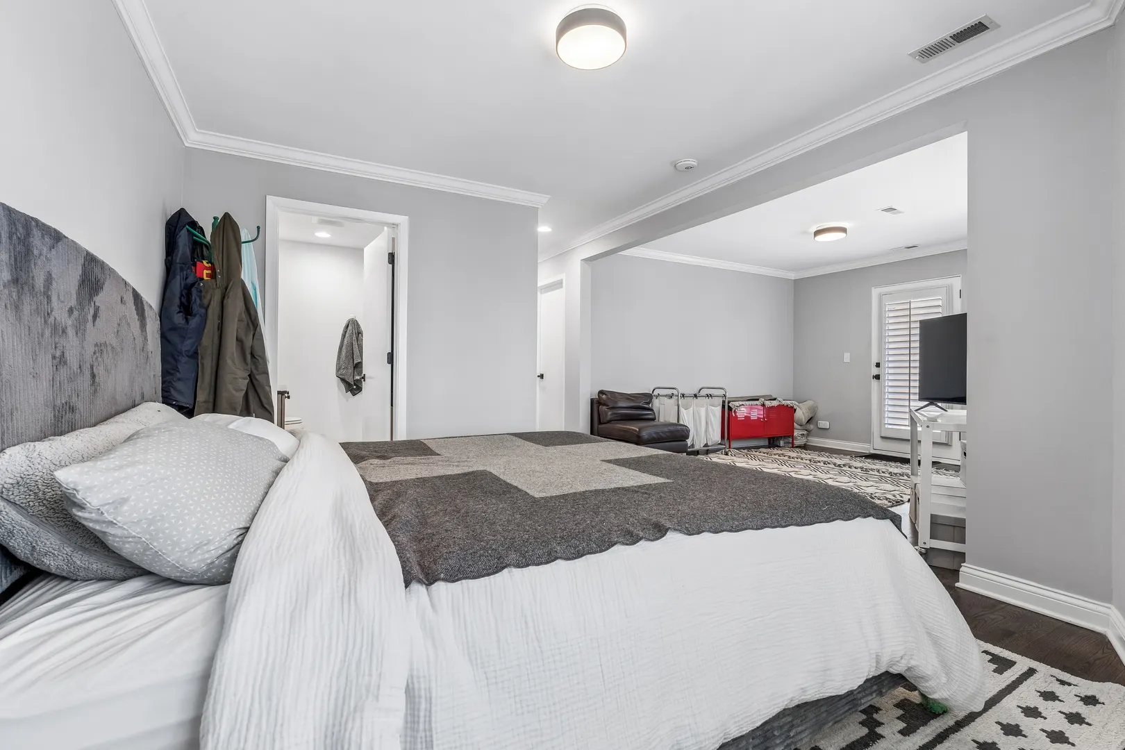 875 N Milwaukee Avenue IL #2S