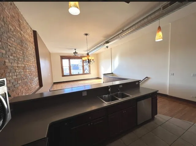 26 E Downer Place IL