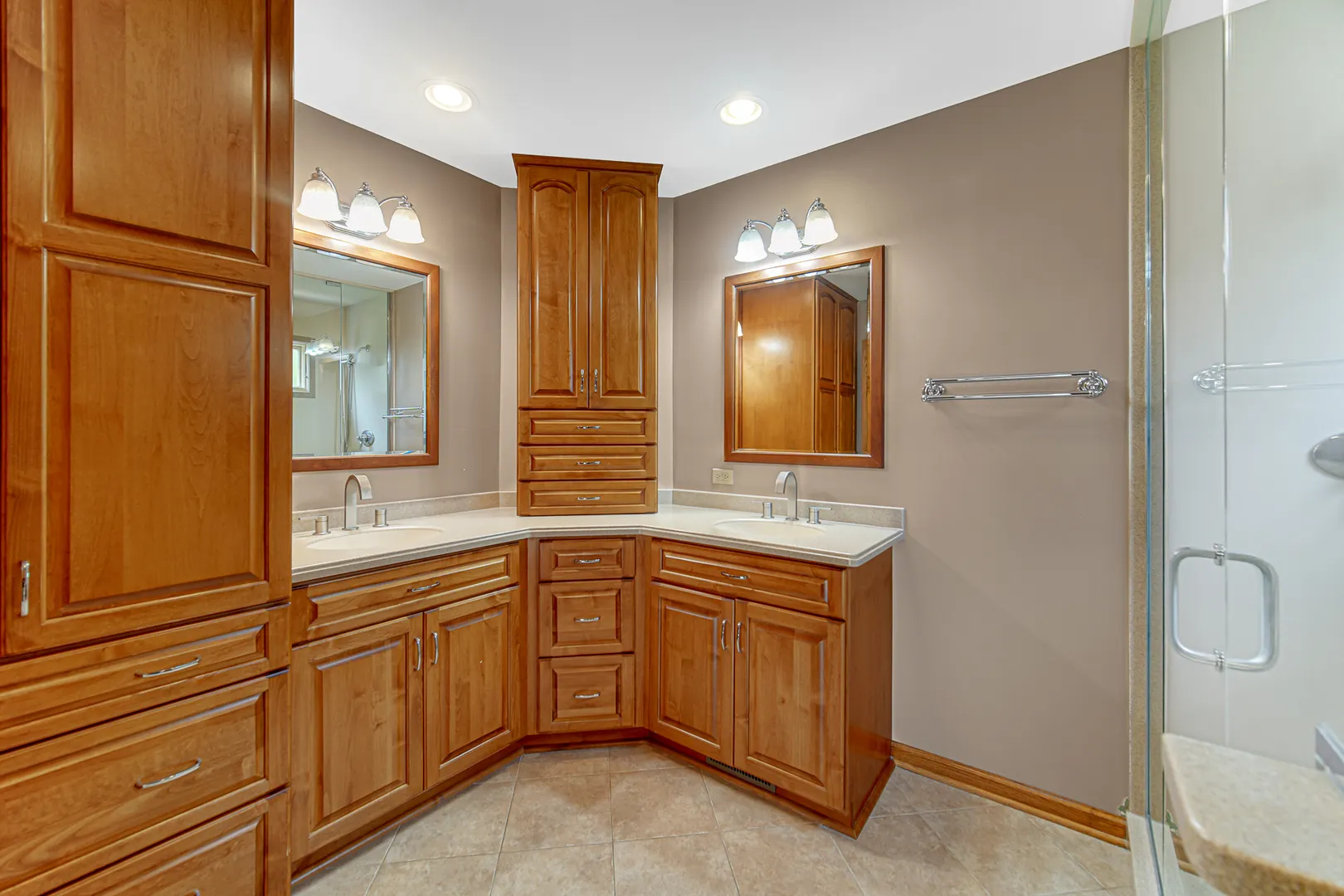 77 N Fiore Parkway IL