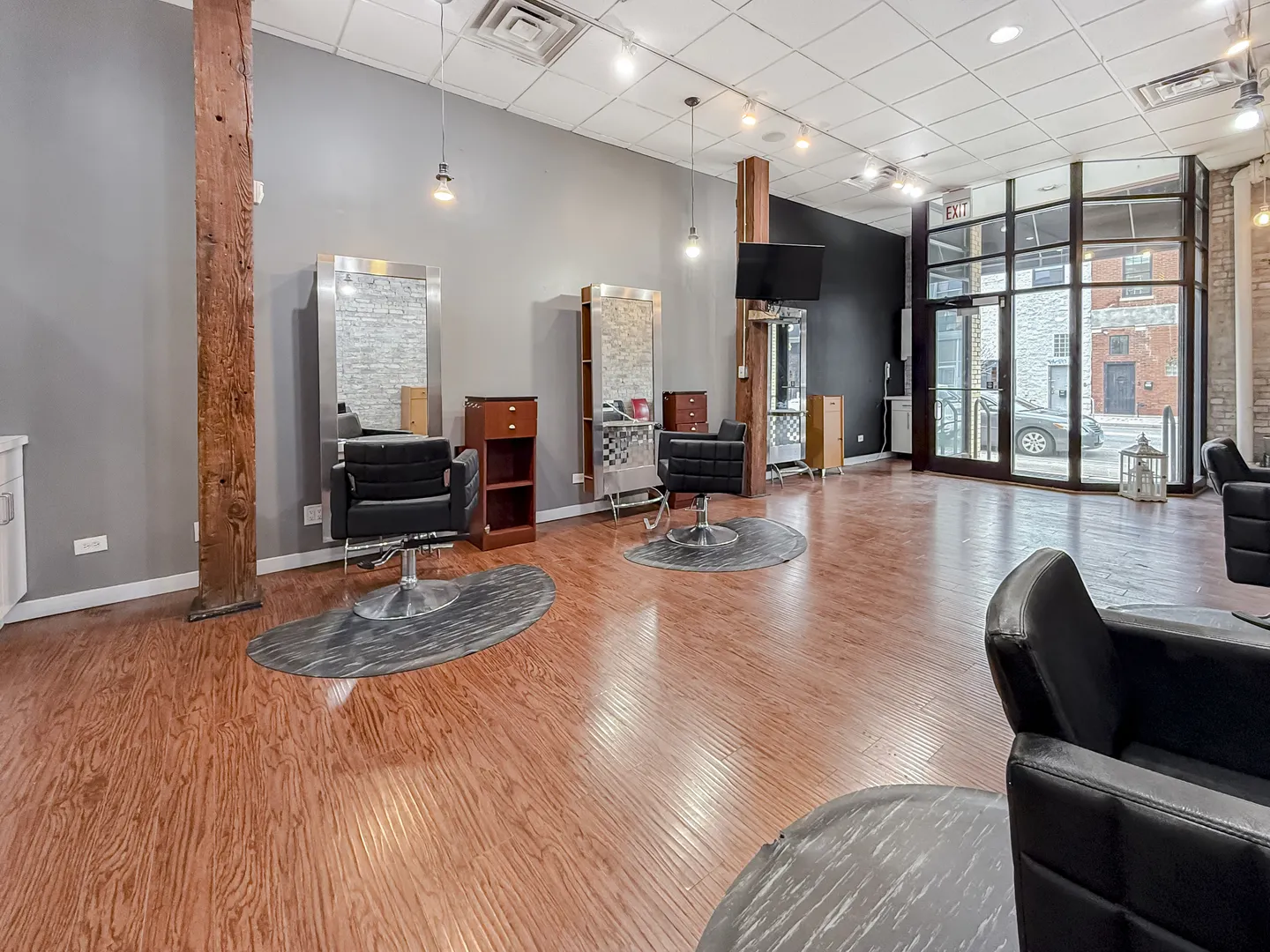 2043 W Grand Avenue IL