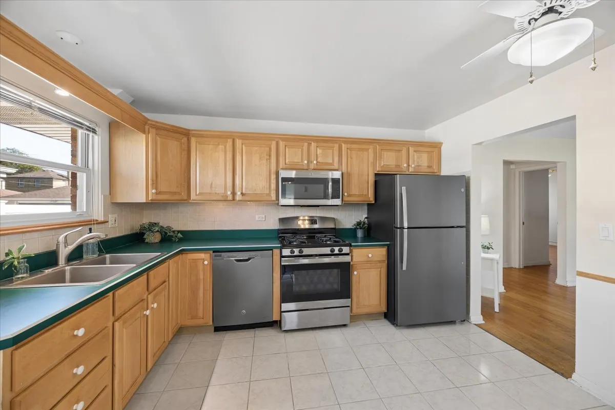2341 Mayfair Avenue IL