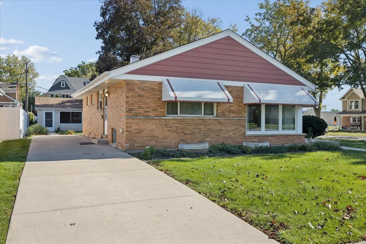 2341 Mayfair Avenue IL