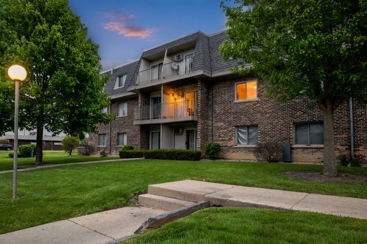 876 Blossom Lane IL #203