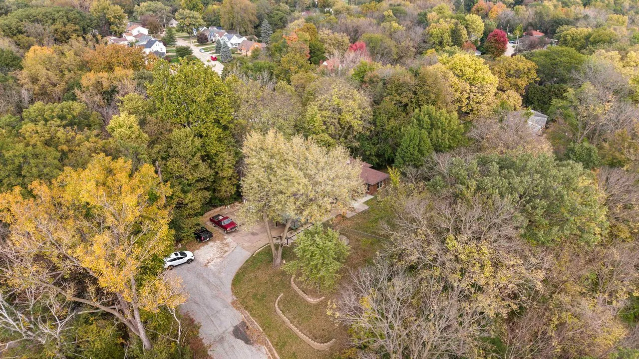 2701 Blackhawk Road IL