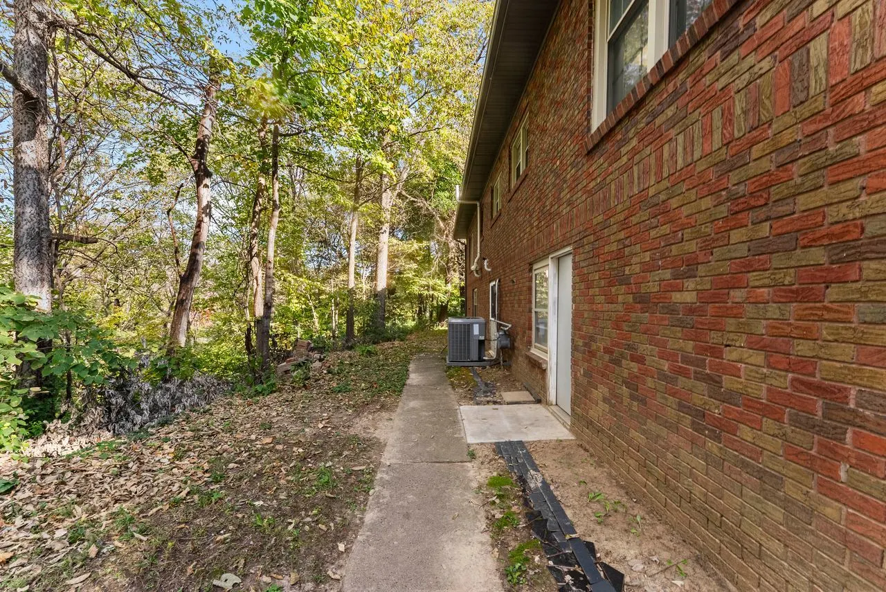 2701 Blackhawk Road IL