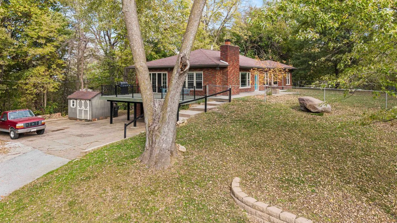 2701 Blackhawk Road IL